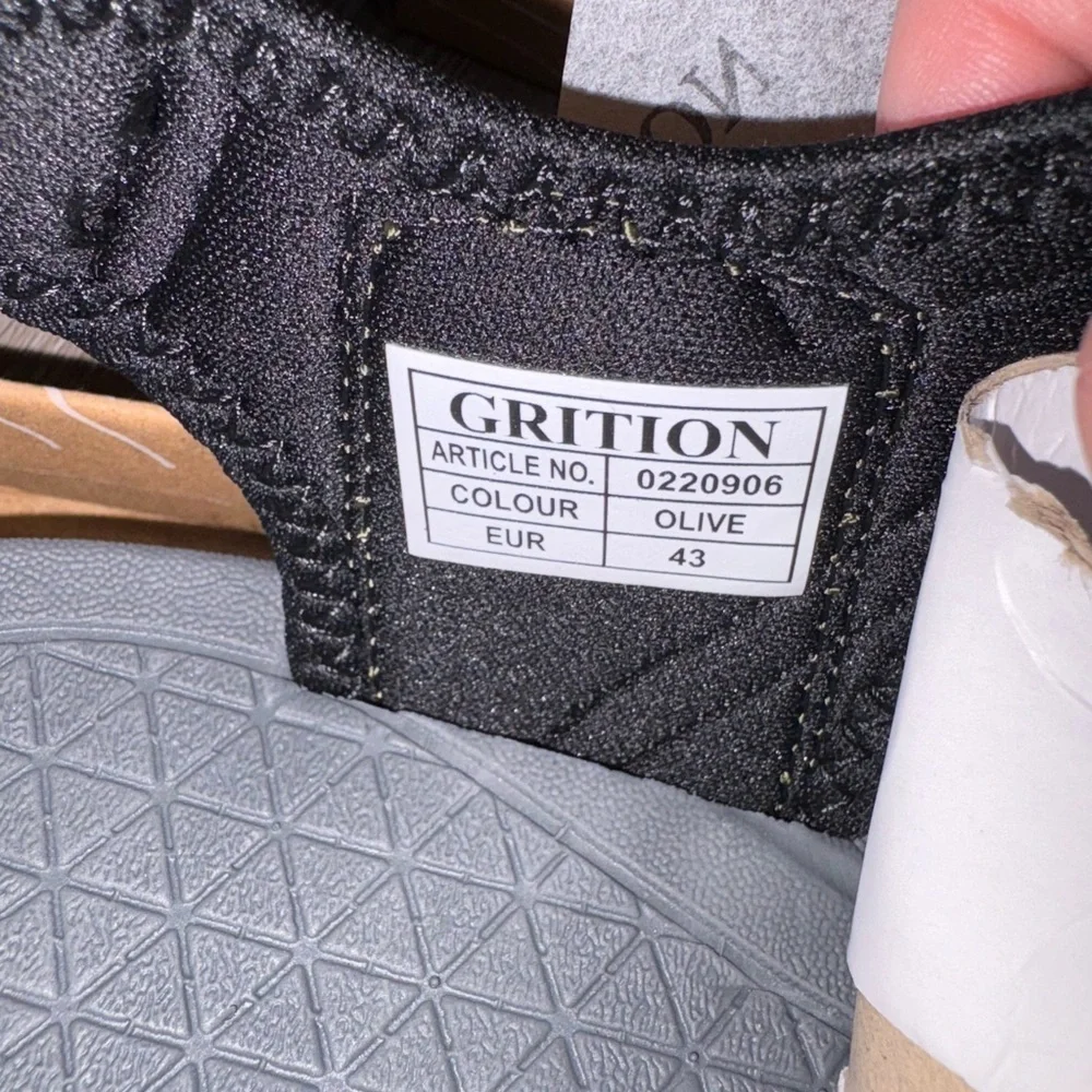 Men's Grition Green Outdoor Sandals. Size 10